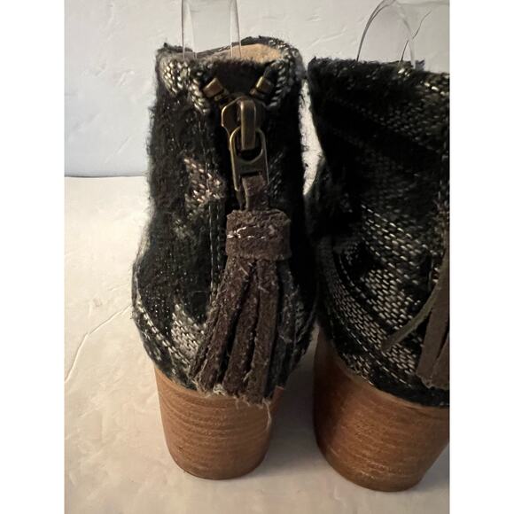 TOMS Women's Wool Leila Zip Up Ankle Bootie Grey Tribal Suede Wool Size 9 1/2 - Picture 8 of 11
